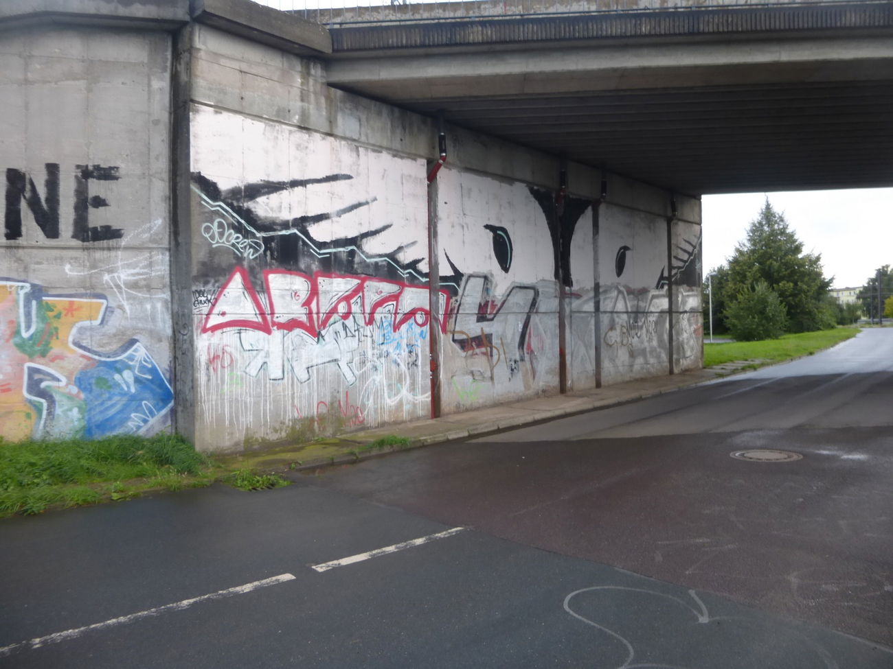 Graffiti Bombing in Magdeburg - Photo by Candyflip - oo, ohoh, arf