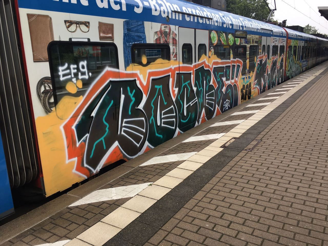Graffiti Train - Photo by Candyflip