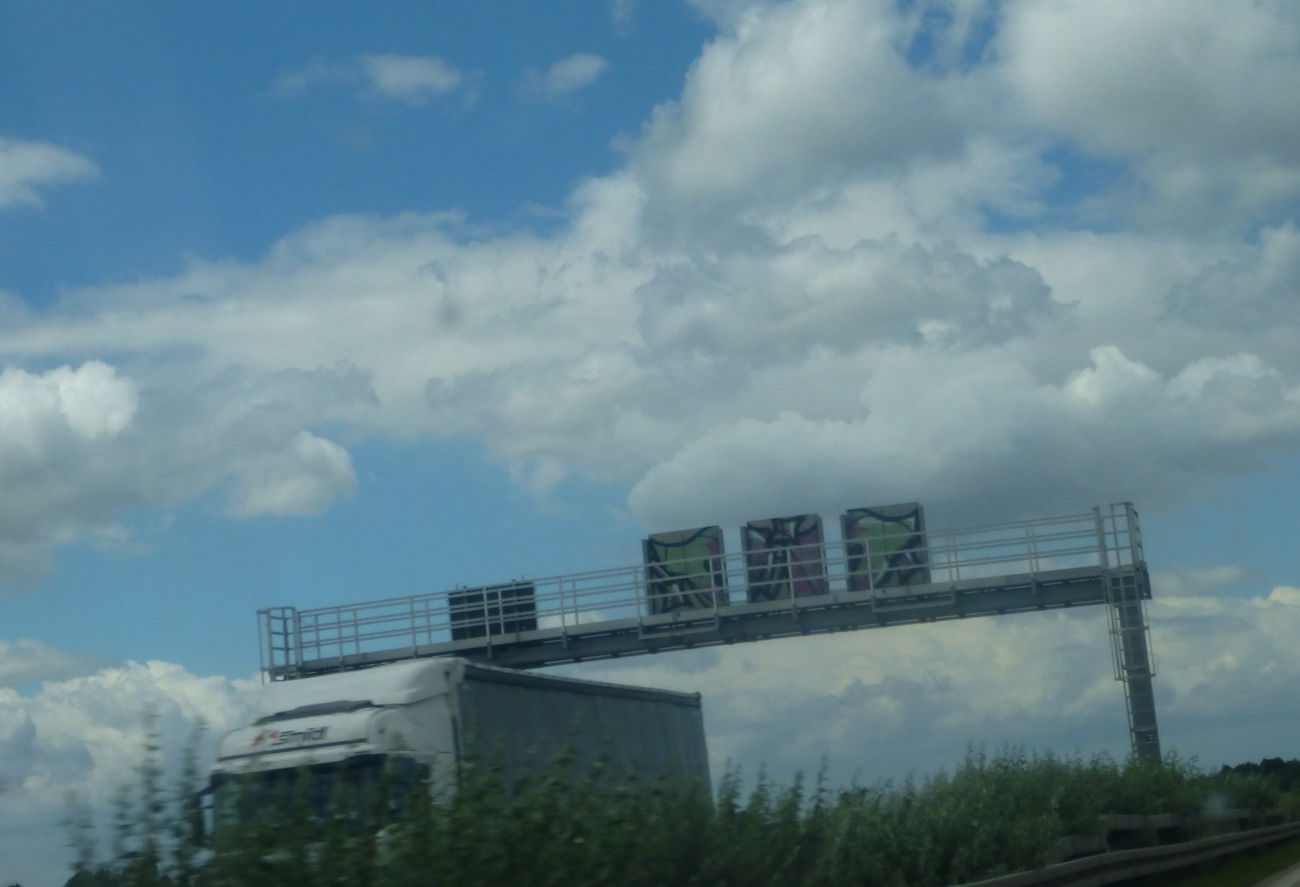 Graffiti Bombing in Magdeburg - Photo by Candyflip - oo, ohoh, magdeburg