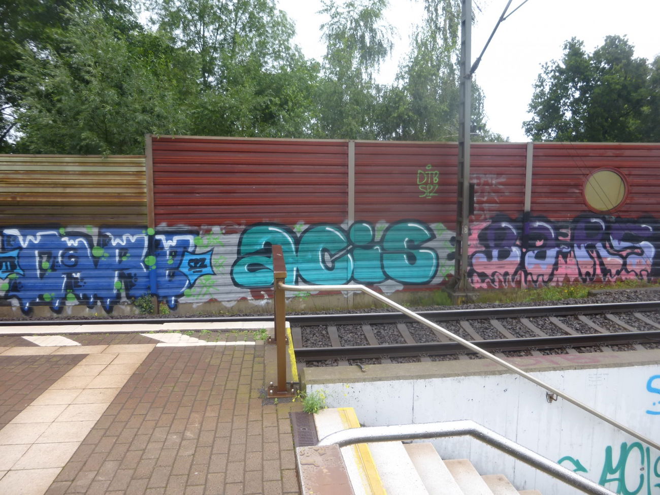 Graffiti Bombing in Deutschland - Photo by Candyflip - acis, bars