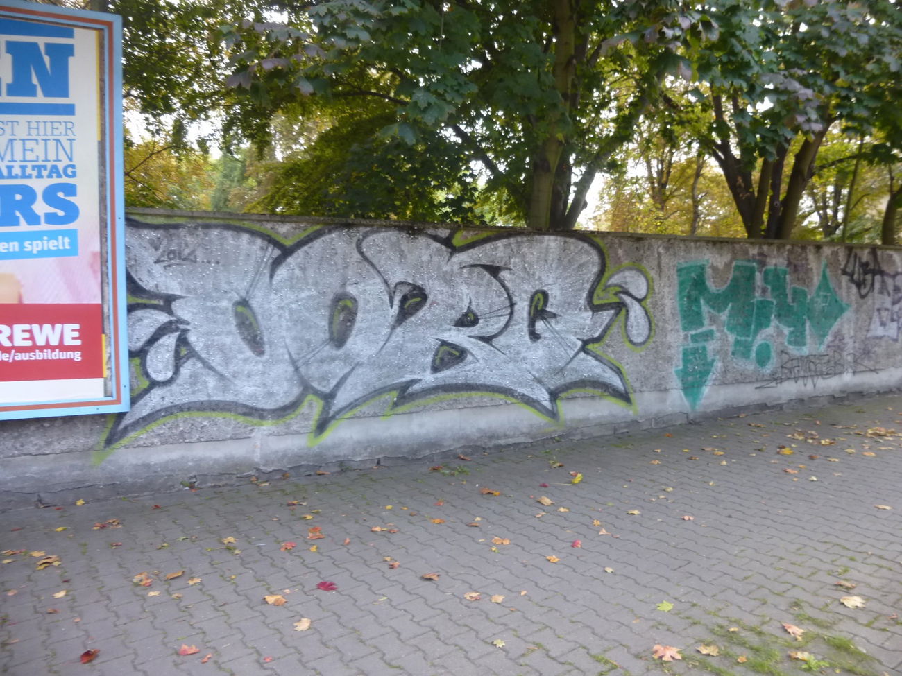 Graffiti Bombing in Magdeburg - Photo by Candyflip - oo, ohoh, org