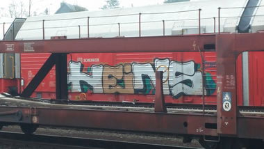 Graffiti Train - Photo by Candyflip - heins