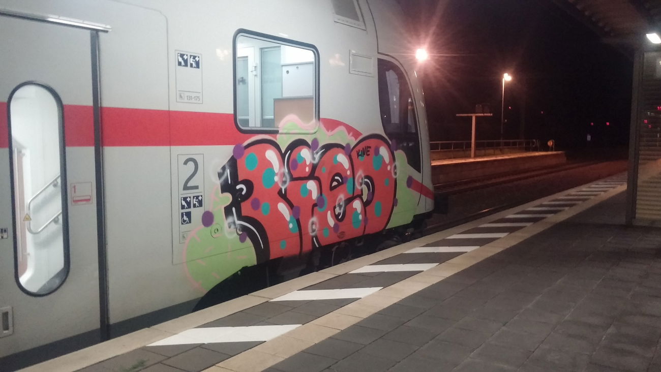 Graffiti Train - Photo by Candyflip