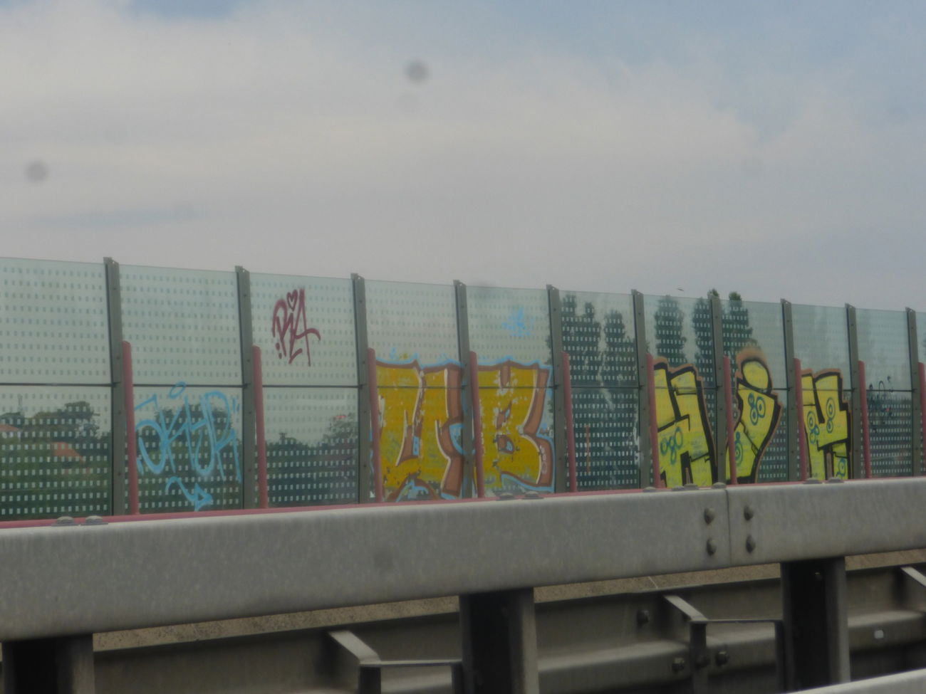 Graffiti Bombing in Braunschweig - Photo by Candyflip - ub, btsv, hih