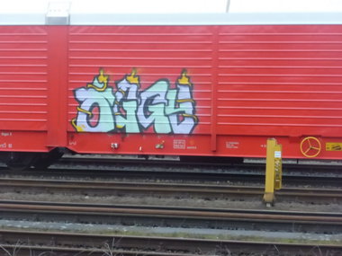 Graffiti Train - Photo by Candyflip - oggy