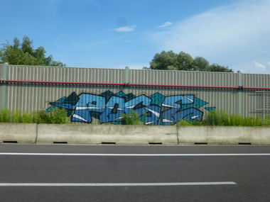 Graffiti Bombing in Braunschweig - Photo by Candyflip - pose