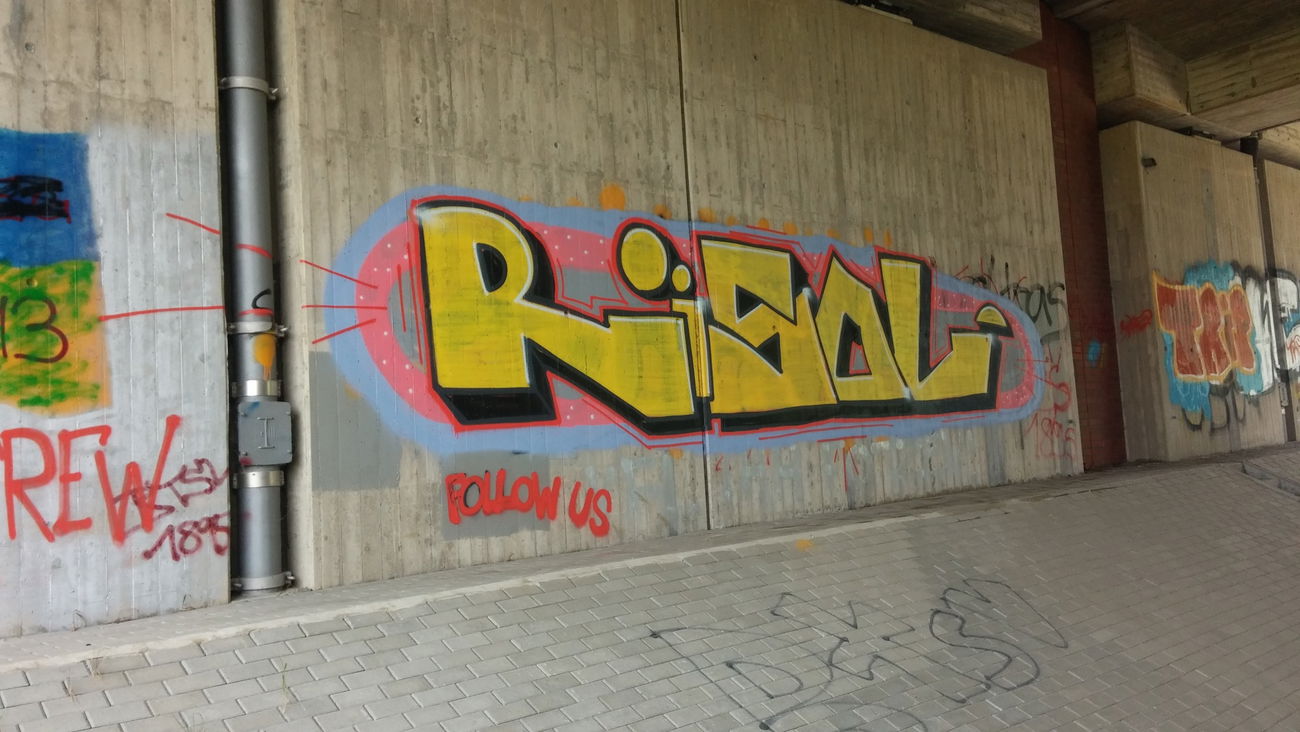Graffiti Bombing in Deutschland - Photo by Candyflip - risol, braunschweig
