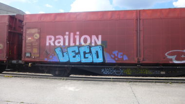 Graffiti Train in Braunschweig - Photo by Candyflip - lego, tea, braunschweig