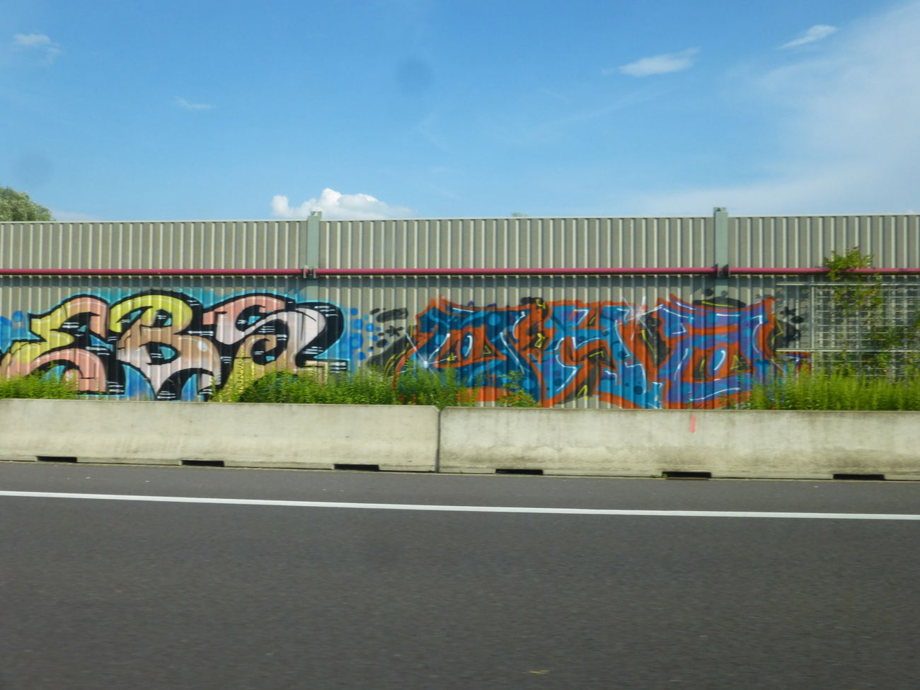 Graffiti Bombing in Braunschweig - Photo by Candyflip - ebs, oha