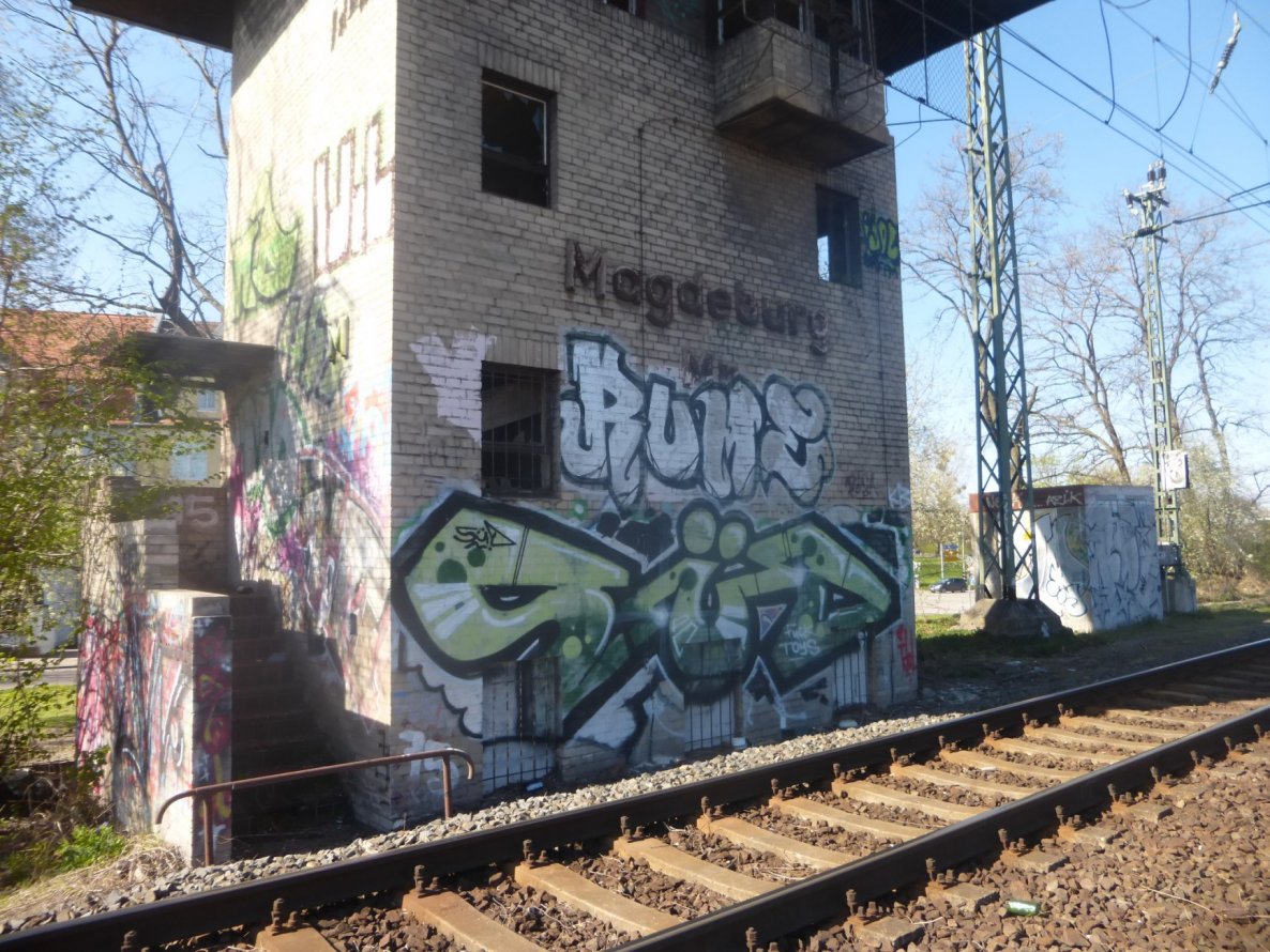 Graffiti Bombing in Magdeburg - Photo by Candyflip - süd, rume