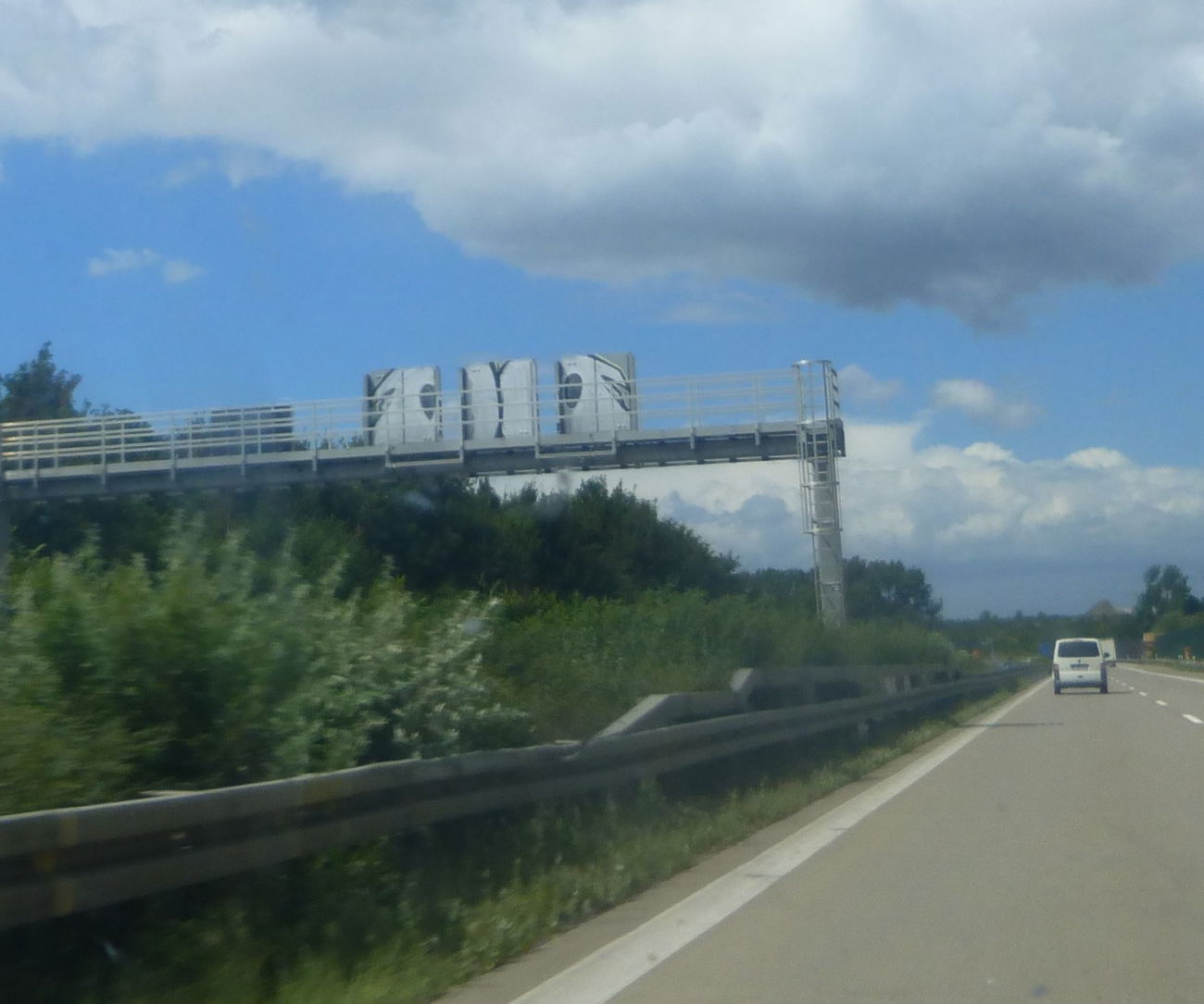 Graffiti Bombing in Magdeburg - Photo by Candyflip - oo, ohoh, magdeburg