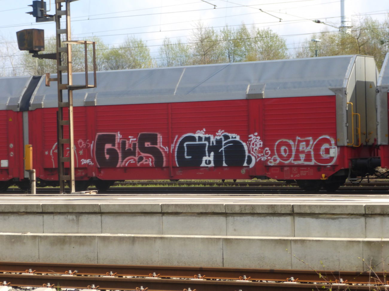 Graffiti Train - Photo by Candyflip - gws, org