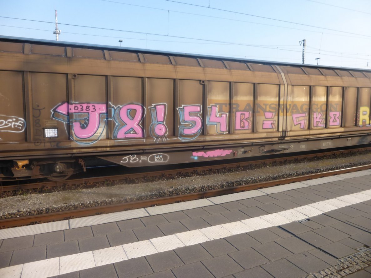 Graffiti Train - Photo by Candyflip - j854, bick8