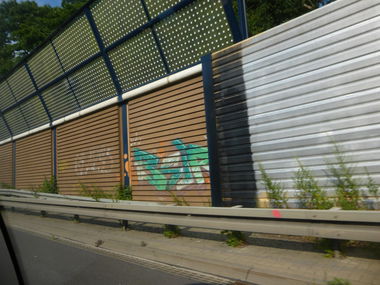 Graffiti Bombing in Braunschweig - Photo by Candyflip - bsir