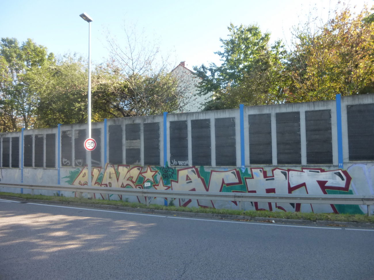 Graffiti Bombing in Magdeburg - Photo by Candyflip - acht, süd, sued