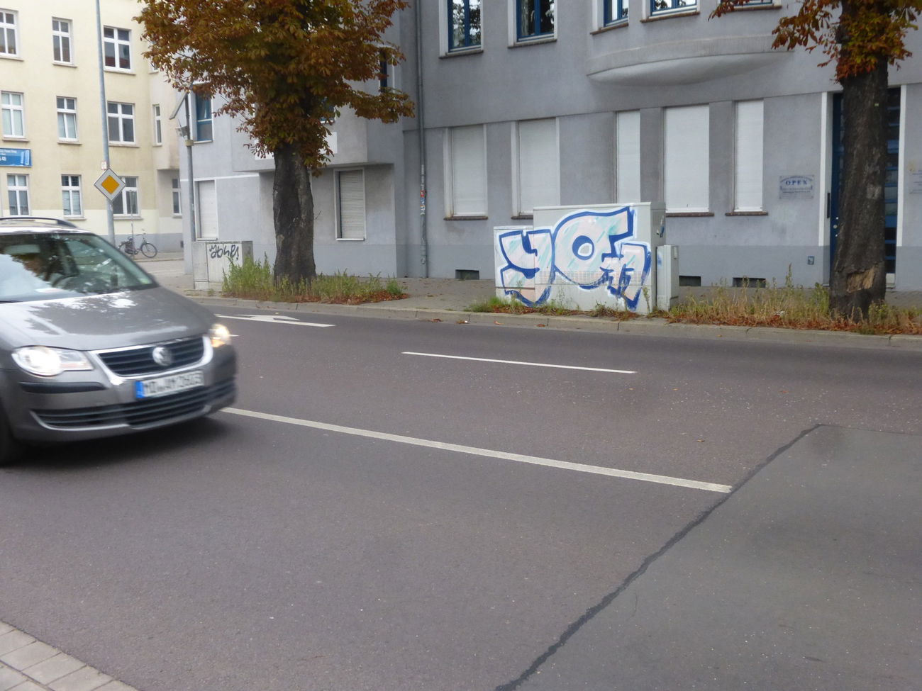 Graffiti Bombing in Magdeburg - Photo by Candyflip - mr, yo, oo