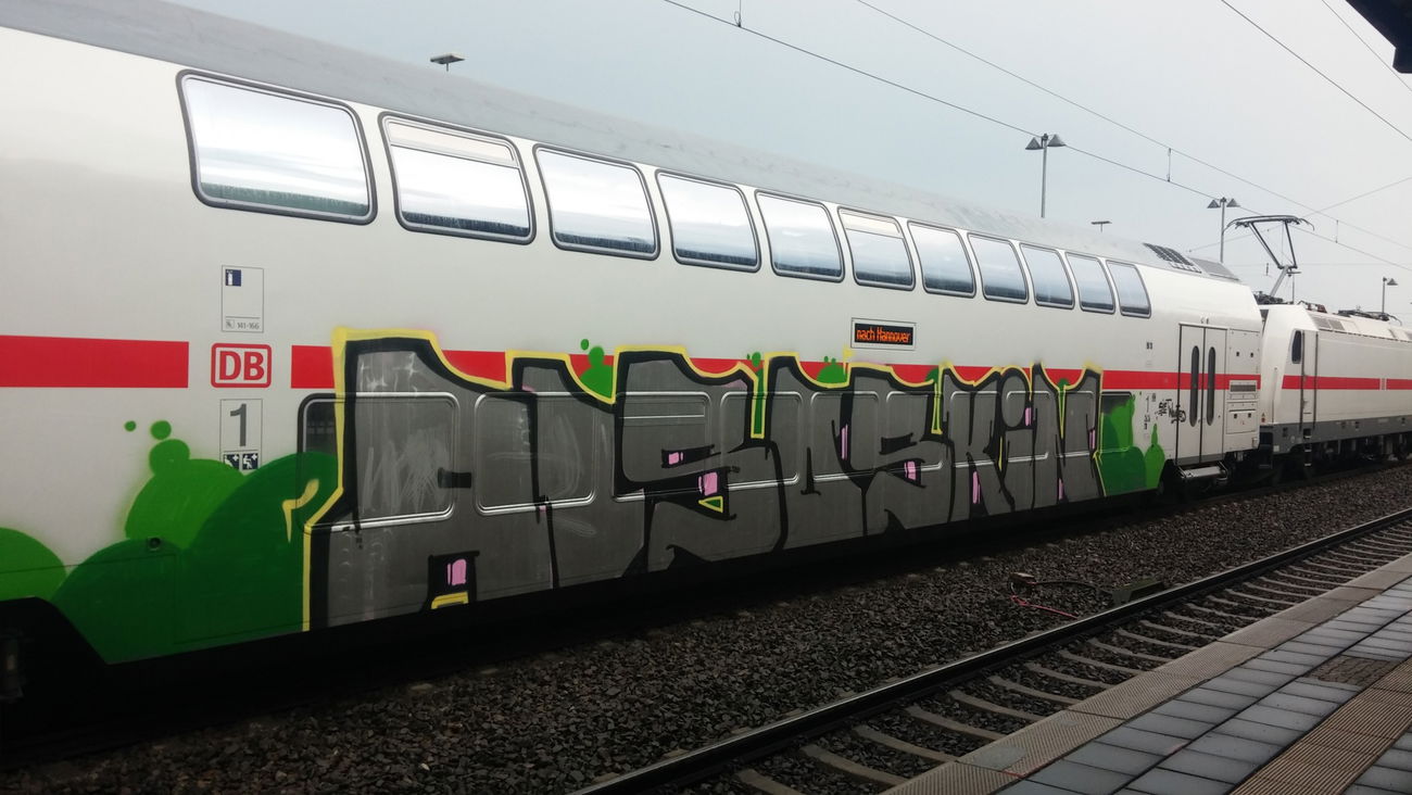 Graffiti Train - Photo by Candyflip