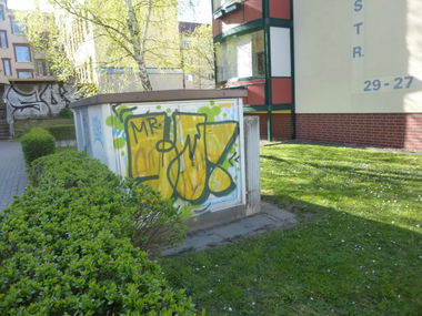 Graffiti Bombing in Magdeburg - Photo by Candyflip - mr, yo
