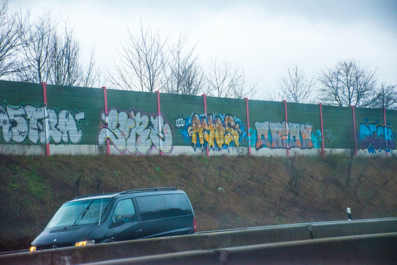 Graffiti Bombing in Hannover - Photo by Candyflip - orion, deck, ayos