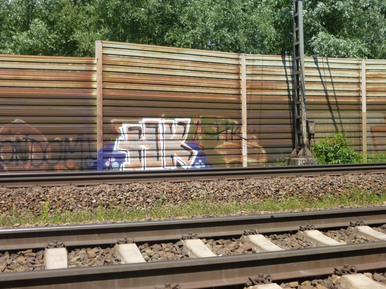 Graffiti Bombing in Deutschland - Photo by Candyflip - hk, hk, crew