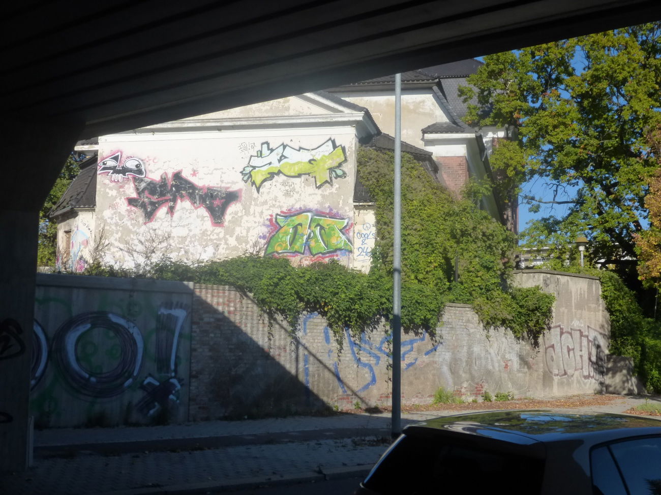 Graffiti Bombing in Magdeburg - Photo by Candyflip - iq, oo, ohoh