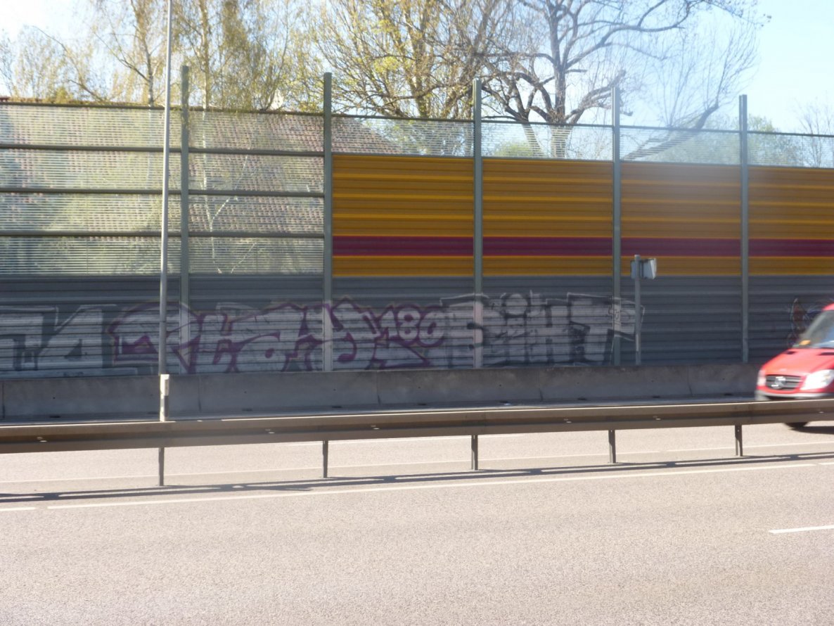 Graffiti Bombing in Magdeburg - Photo by Candyflip - play, eiht