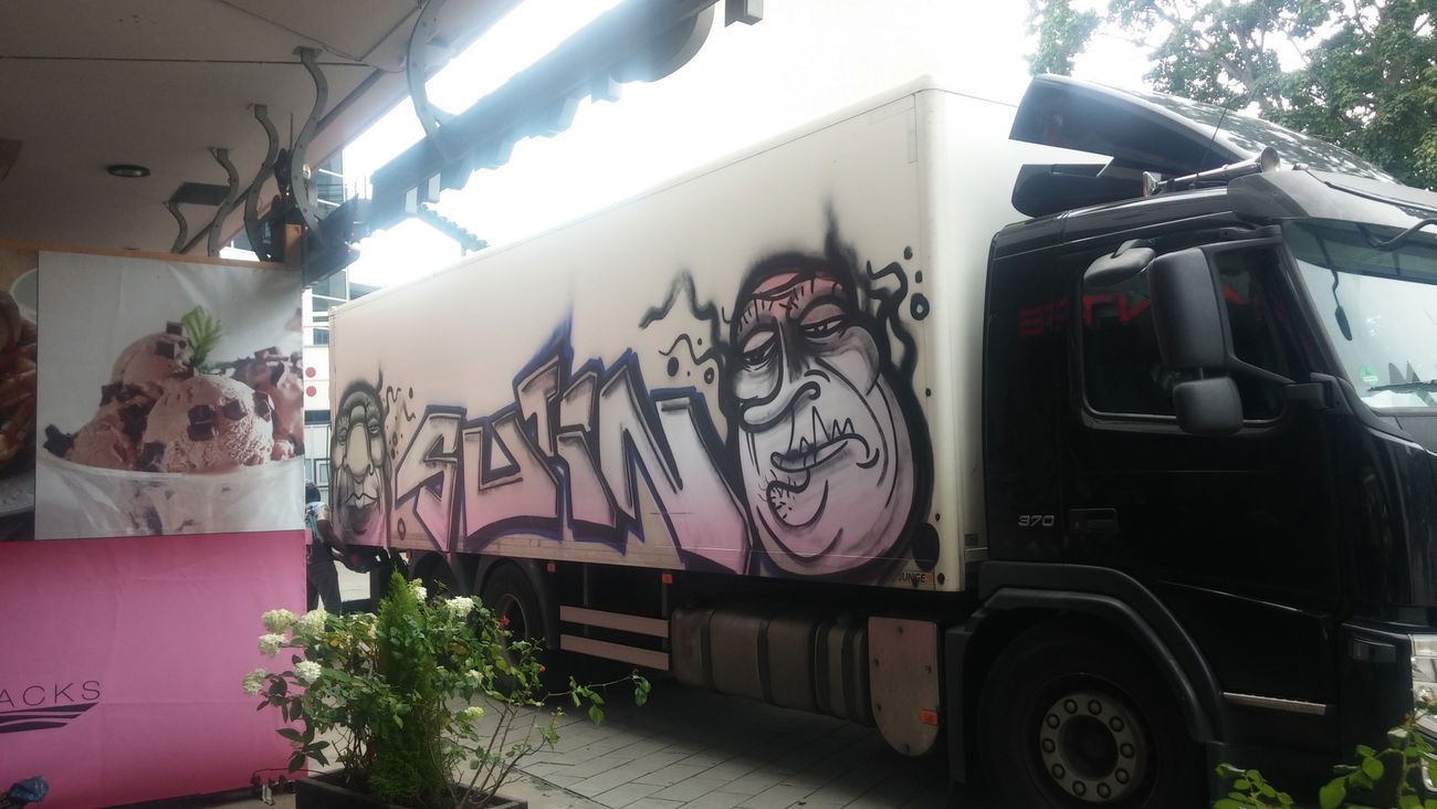 Graffiti Artwork - Photo by Candyflip