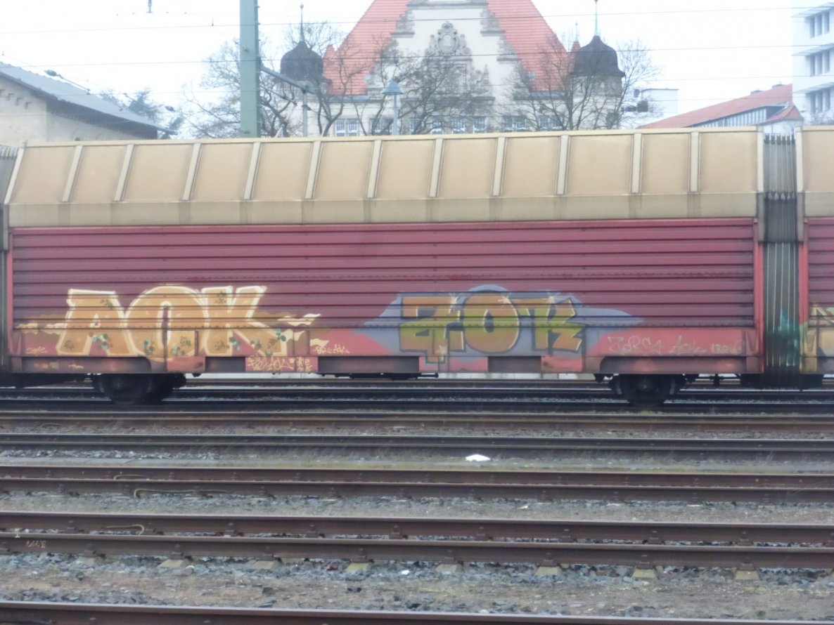Graffiti Train - Photo by Candyflip - aok, zok