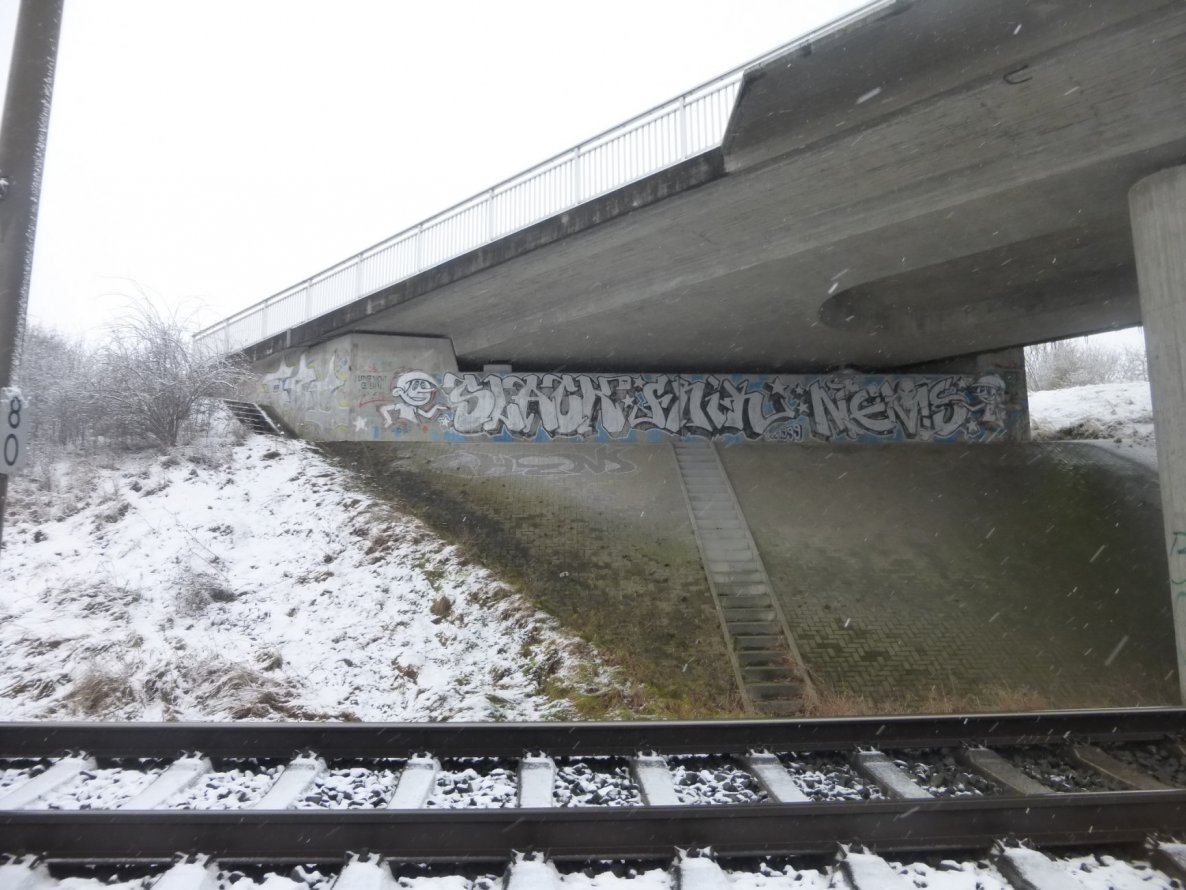 Graffiti Bombing in Braunschweig - Photo by Candyflip - slack, fink, news (1999)