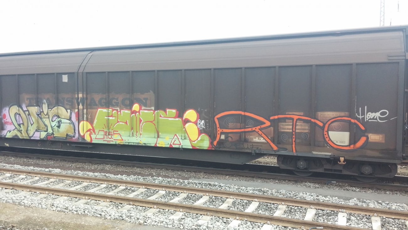 Graffiti Wall - Photo by Candyflip - hains, org, rtc