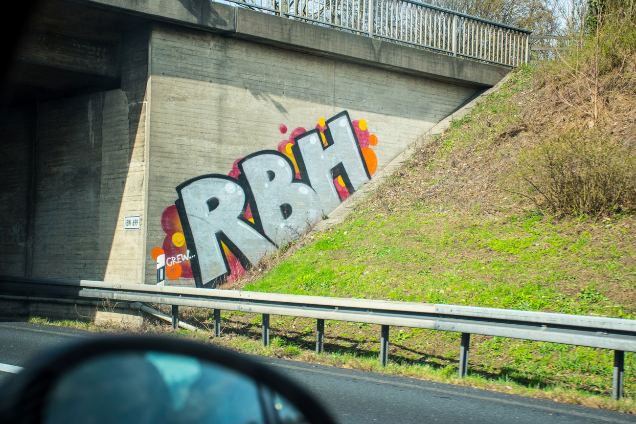 Graffiti Bombing in Hannover - Photo by Candyflip - rbh, ultras, hsv