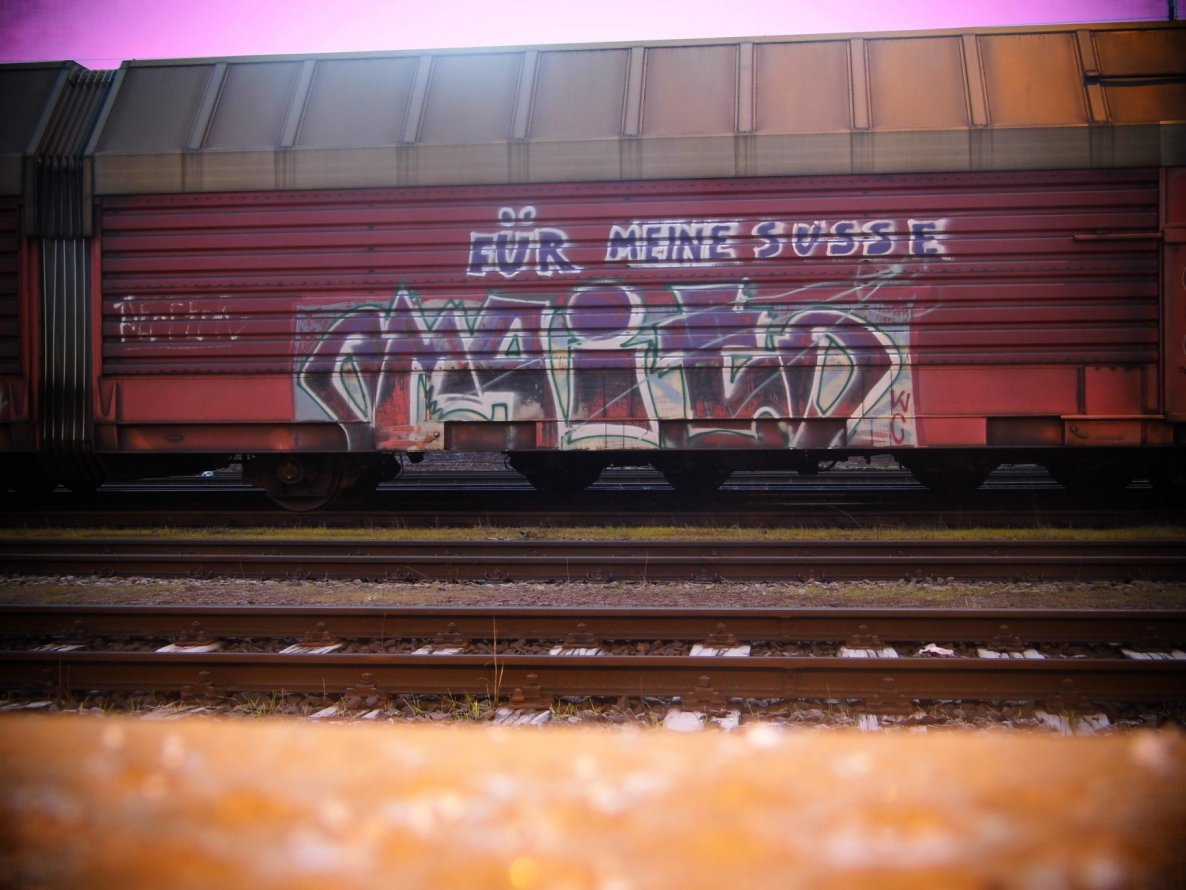 Graffiti Train - Photo by Candyflip - mait