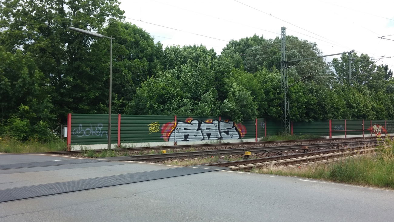 Graffiti Bombing in Deutschland - Photo by Candyflip - ra, trash, gimo