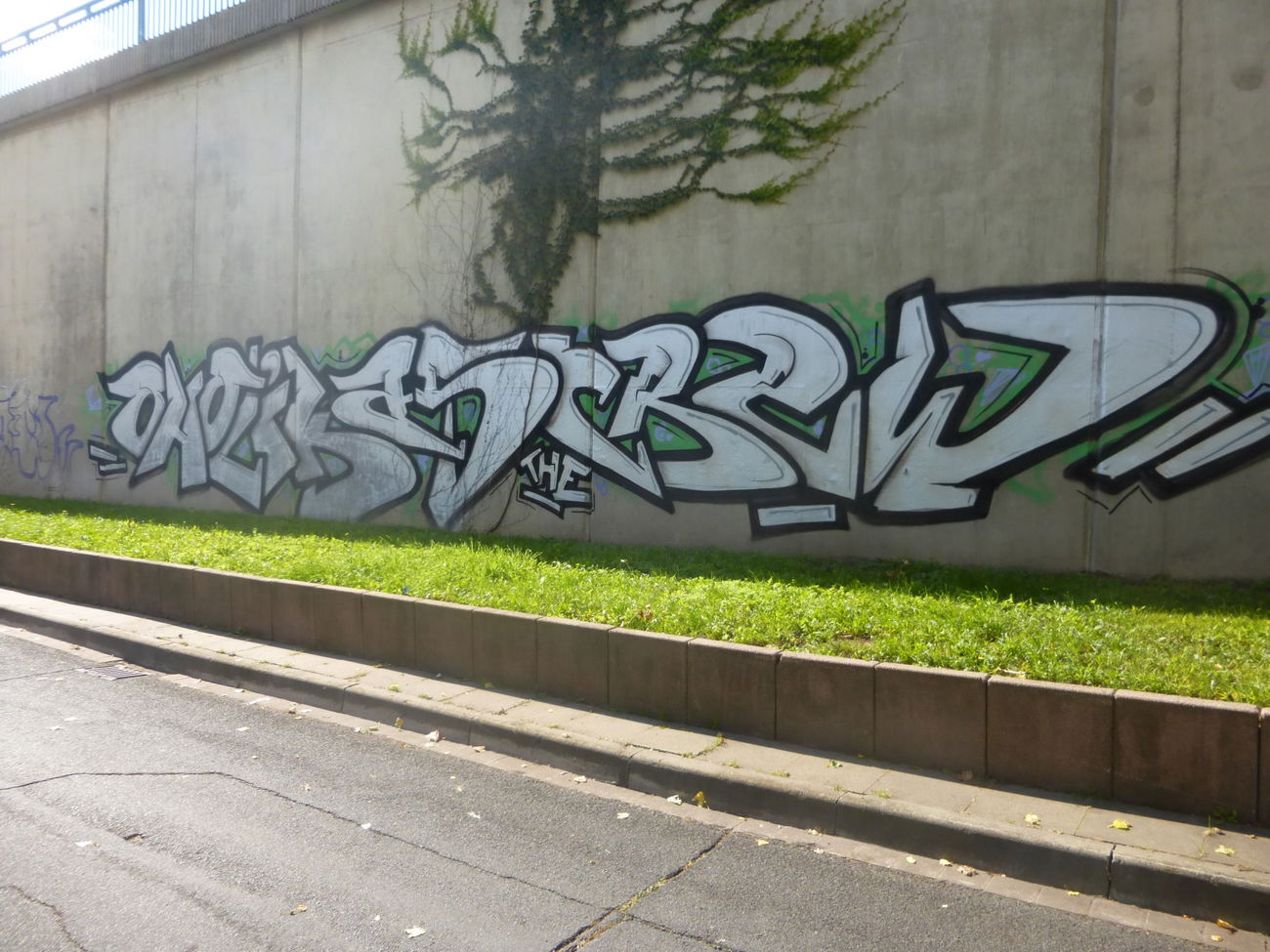 Graffiti Bombing in Magdeburg - Photo by Candyflip - oo, ohoh, oholikas