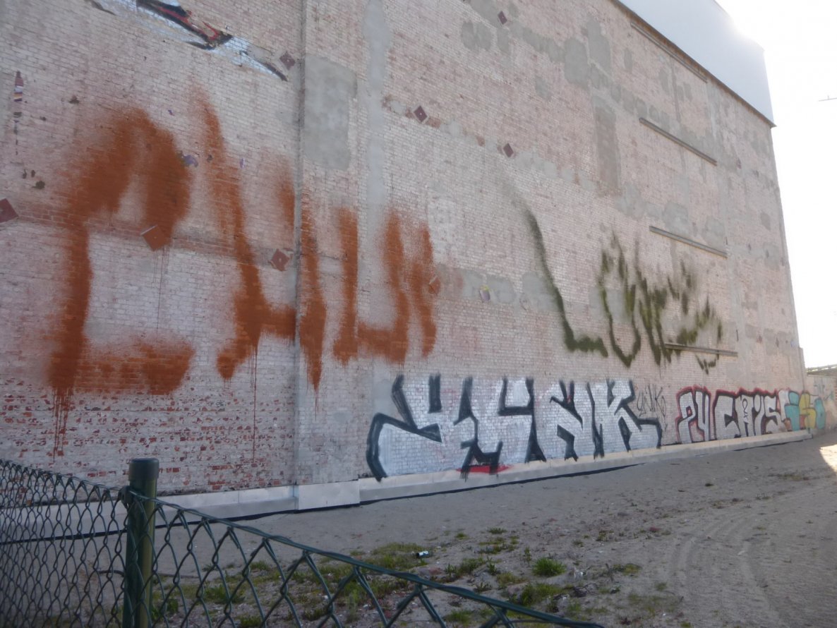 Graffiti Bombing in Magdeburg - Photo by Candyflip