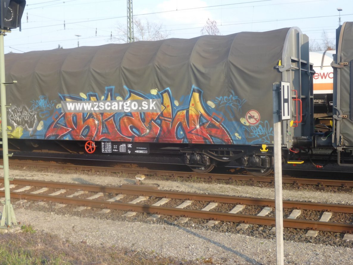 Graffiti Train - Photo by Candyflip - blow