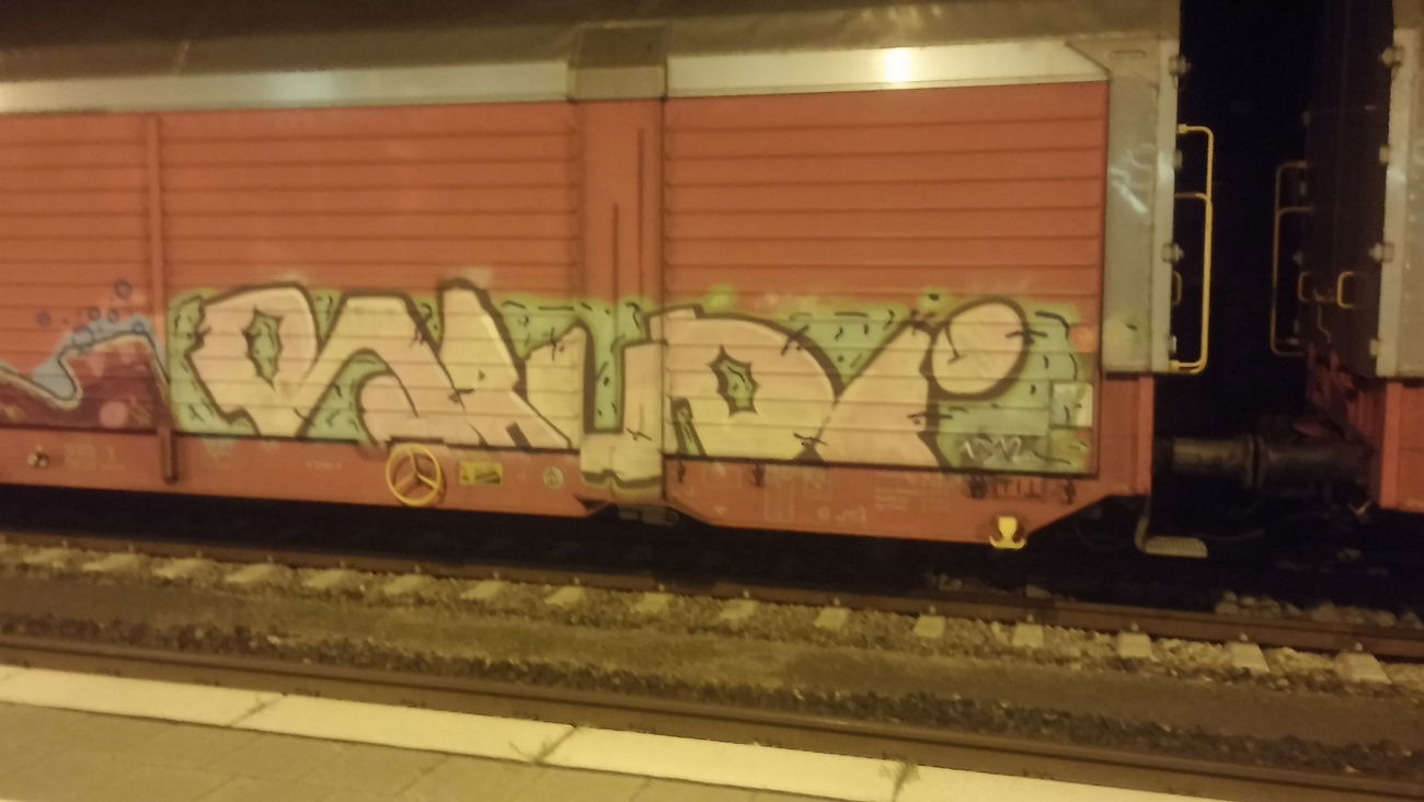 Graffiti Train - Photo by Candyflip