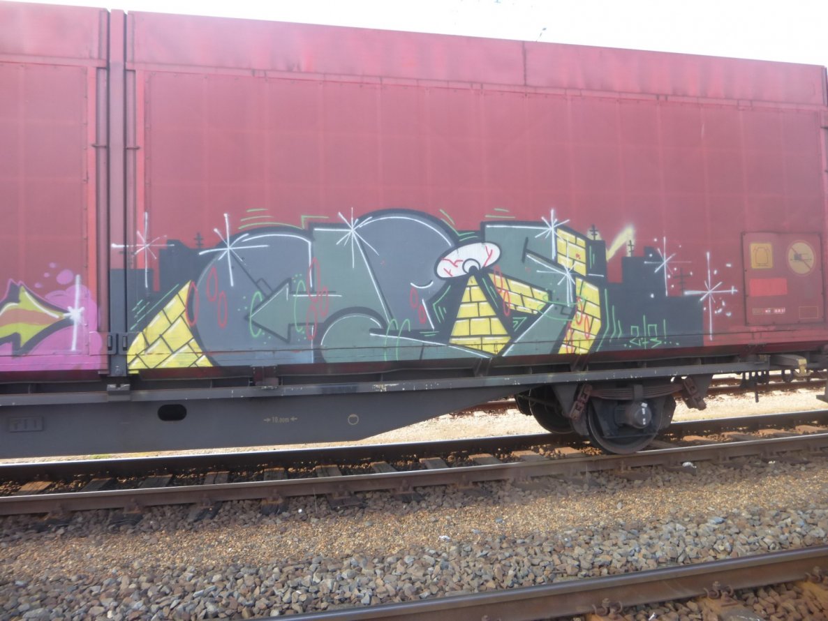 Graffiti Train - Photo by Candyflip
