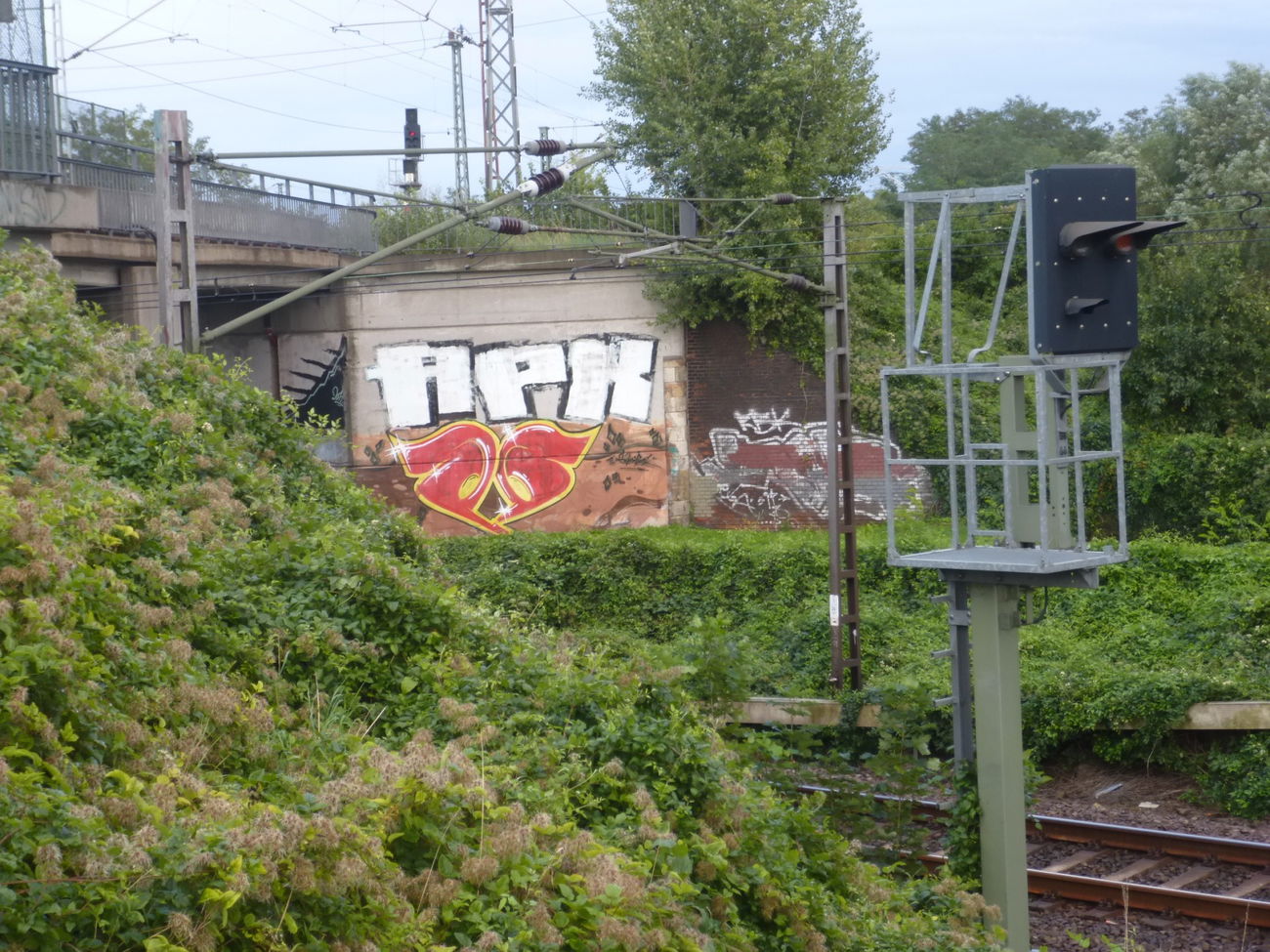 Graffiti Bombing in Magdeburg - Photo by Candyflip - apk, oo, ohoh