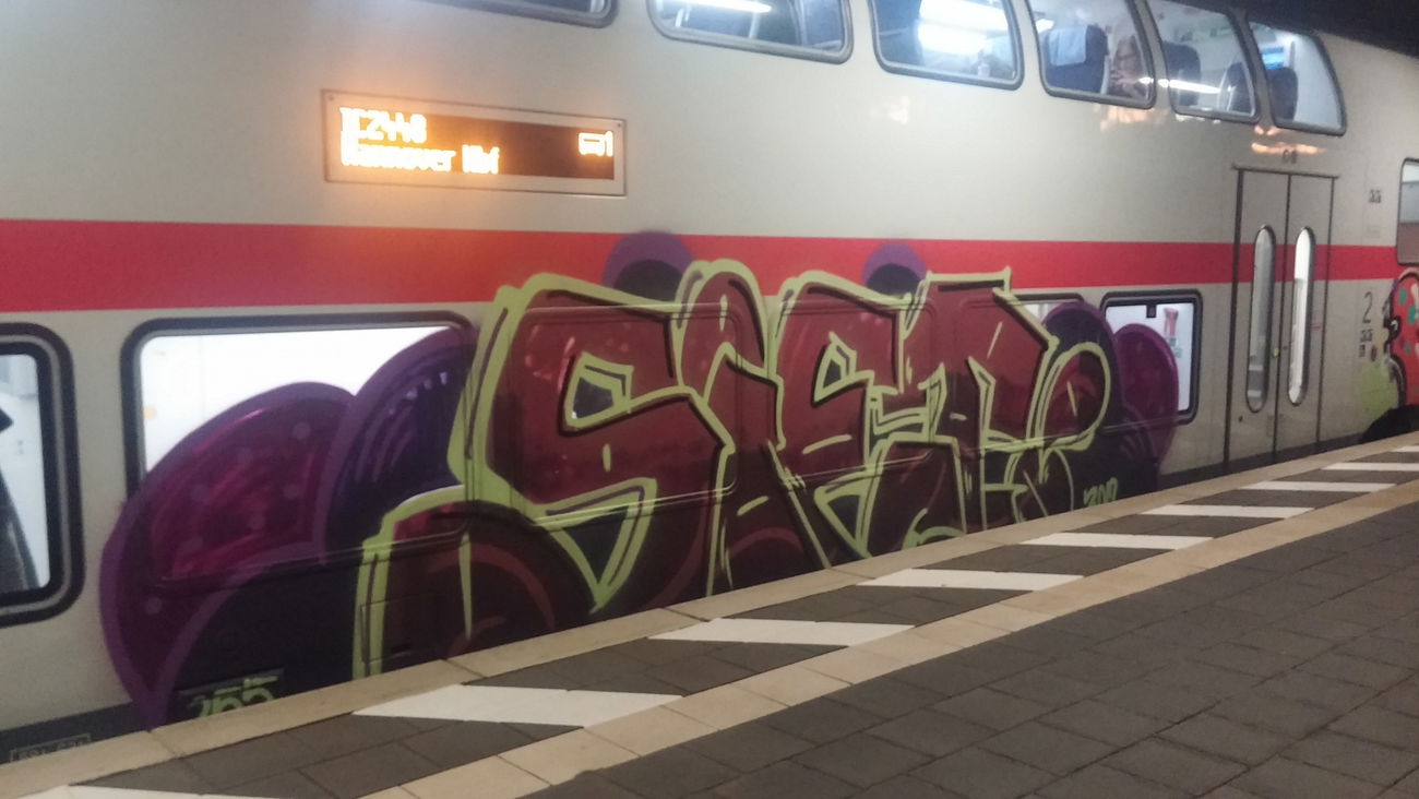 Graffiti Train - Photo by Candyflip