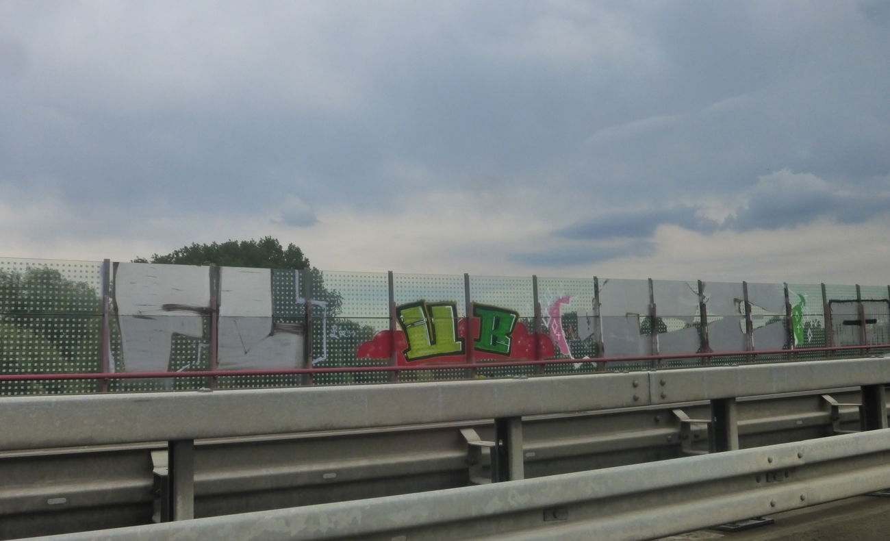 Graffiti Bombing in Braunschweig - Photo by Candyflip - fl, ub, ultras