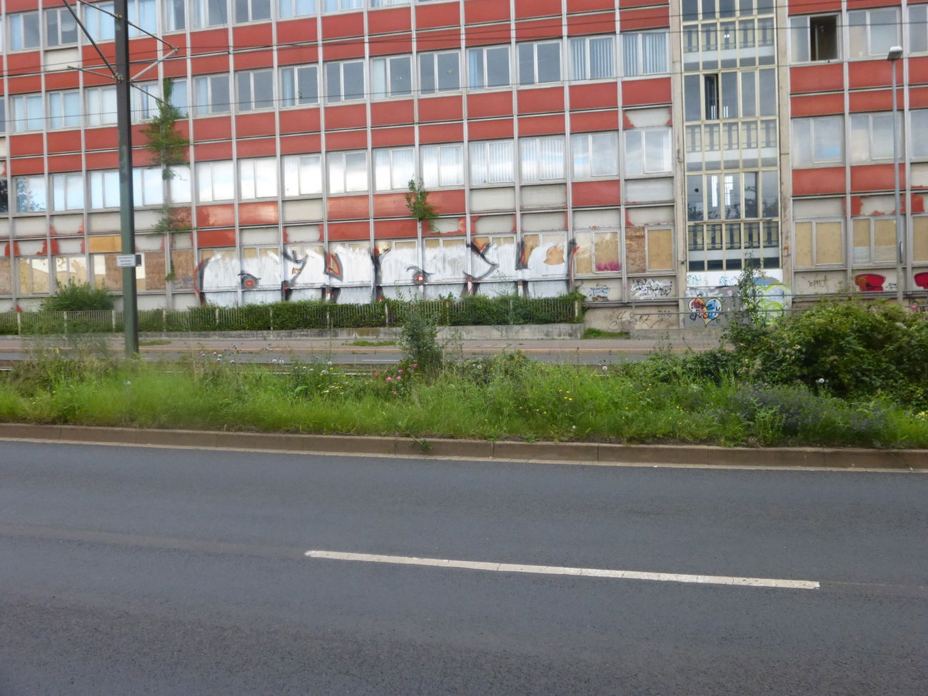 Graffiti Bombing in Magdeburg - Photo by Candyflip - ohoh, oo