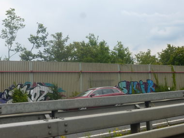 Graffiti Bombing in Braunschwei - Photo by Candyflip - skot, skir, ra