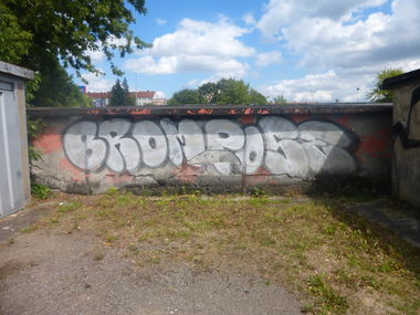 Graffiti Bombing in Magdeburg - Photo by Candyflip - brom, pose, magdeburg