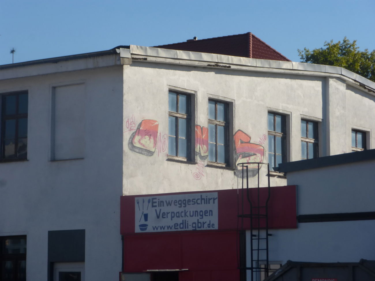 Graffiti Bombing in Magdeburg - Photo by Candyflip - ons