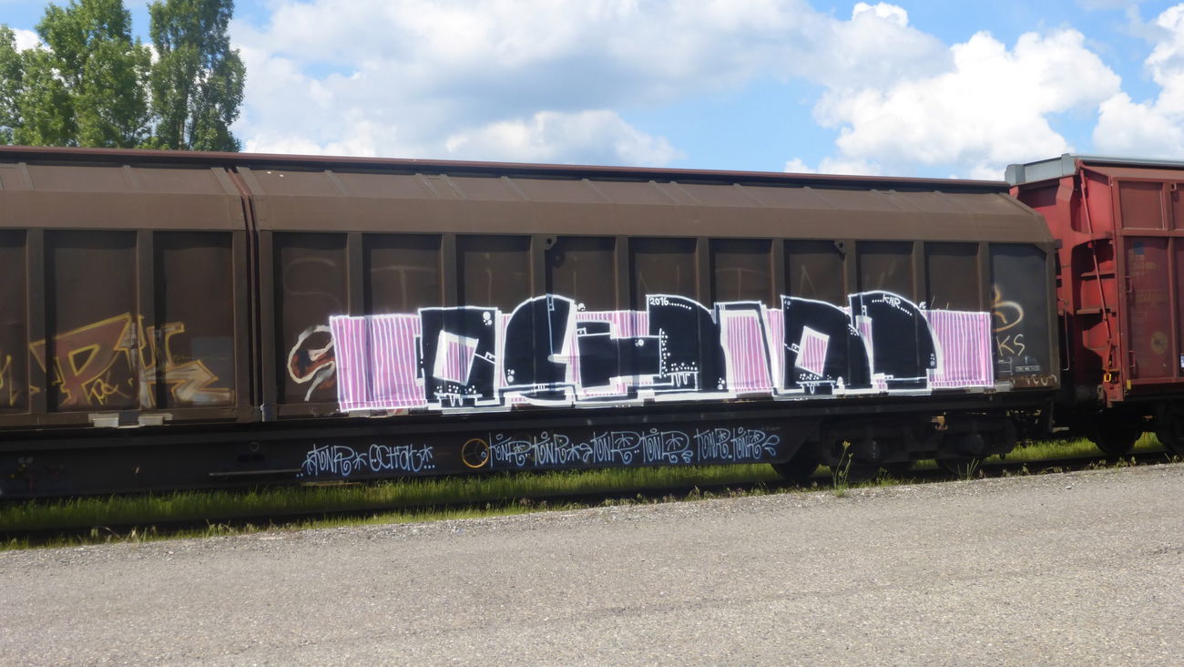 Graffiti Train in Braunschweig - Photo by Candyflip - ochat, braunschweig