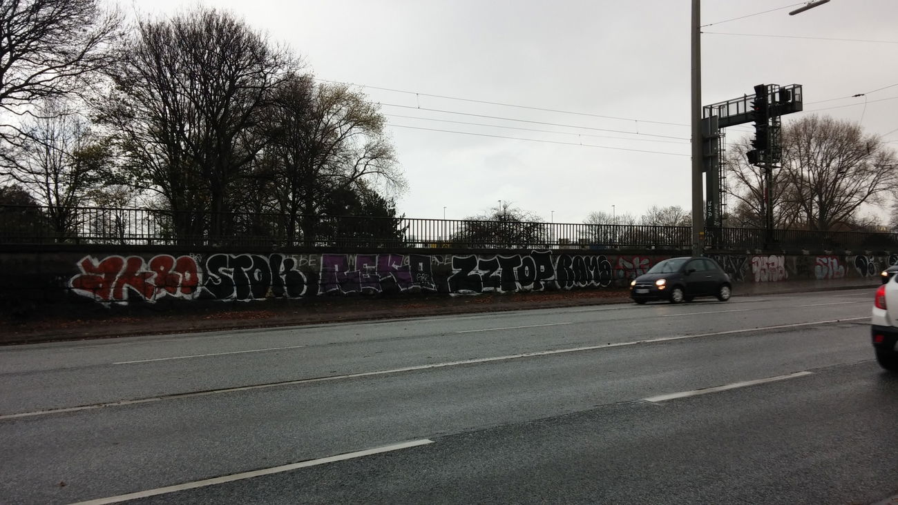 Graffiti Bombing in Hamburg - Photo by Candyflip - akros, stok, reko