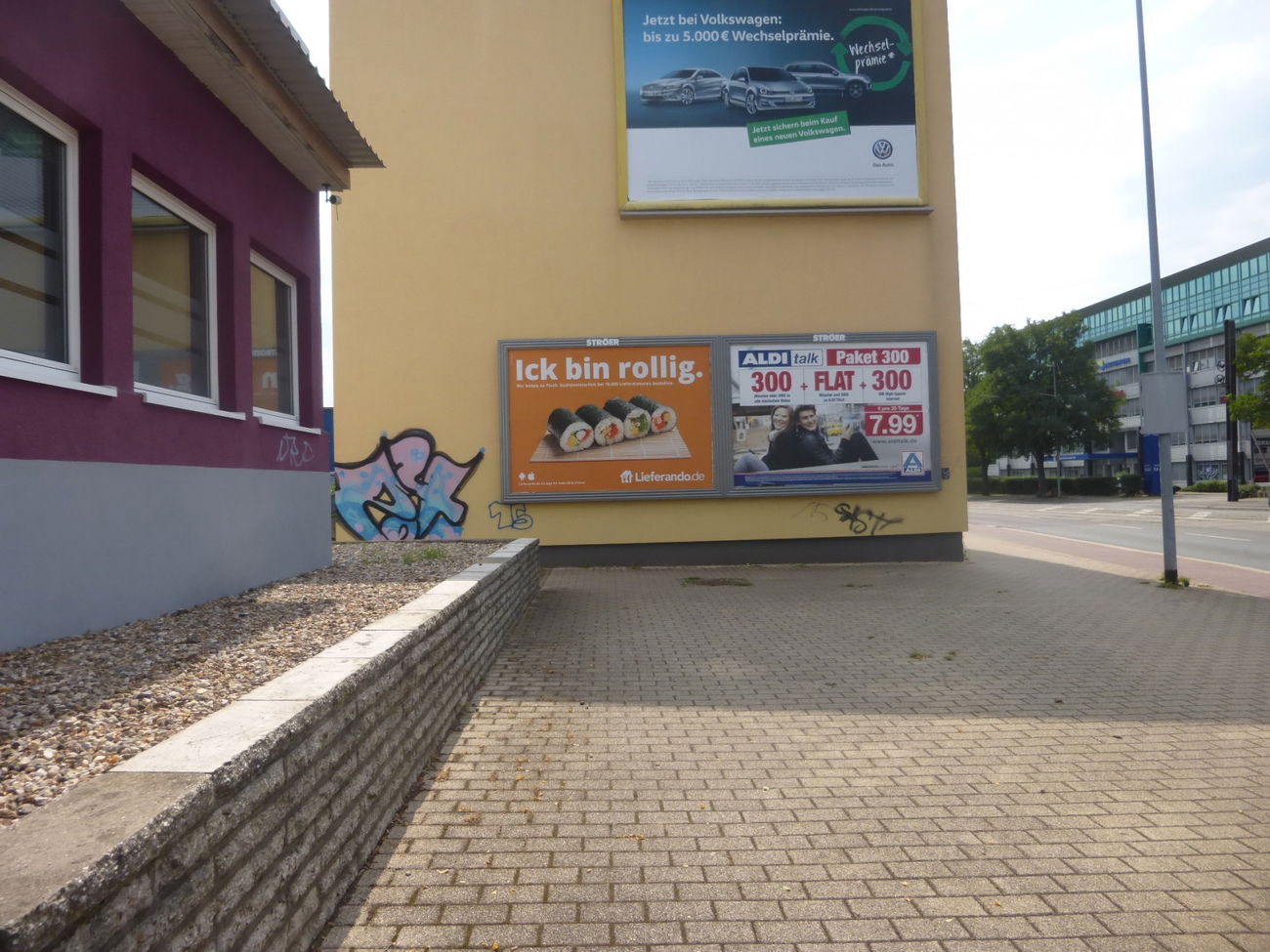 Graffiti Bombing in Magdeburg - Photo by Candyflip - 24, 24er