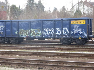 Graffiti Train - Photo by Candyflip - hayf, kloak