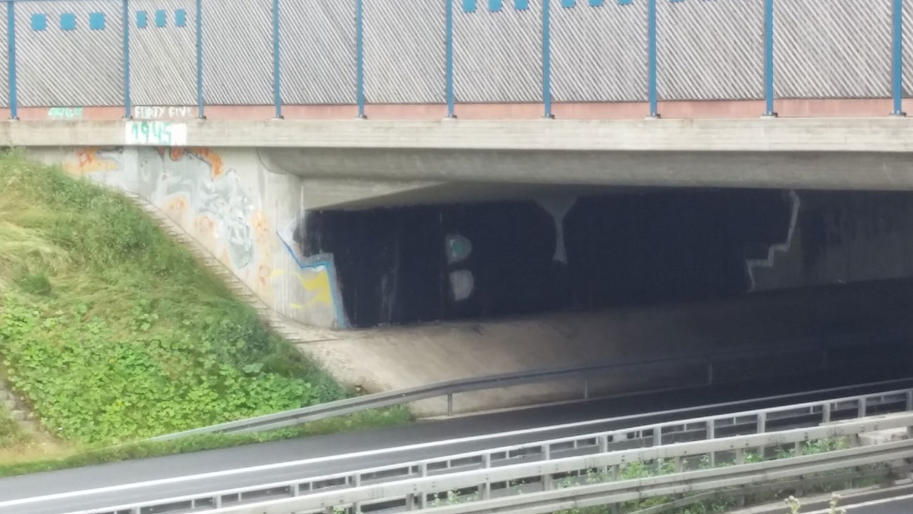 Graffiti Bombing in Deutschland - Photo by Candyflip - bf, bf, crew